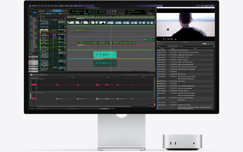 Mac mini elölnézetből egy Studio Display alatt, a macOS rendszeren a Pro Tools fut az Auto-Align Post 2 bővítménnyel