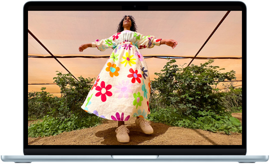 Liquid Retina ekranı gösterilen 13 inç MacBook Air
