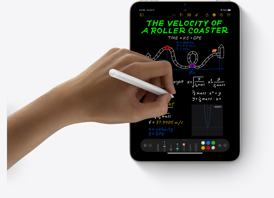 iPad mini i lodret position med en hånd, der bruger Apple Pencil Pro i Matematiknoter.